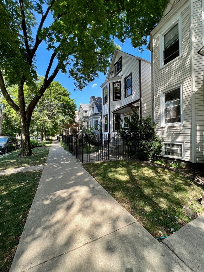 3422 W Schubert Ave, Chicago, IL 60647 - photo 4