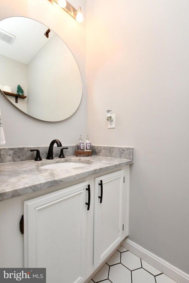 7704 Hickory Glen Way, Springfield, VA 22153 - photo 7