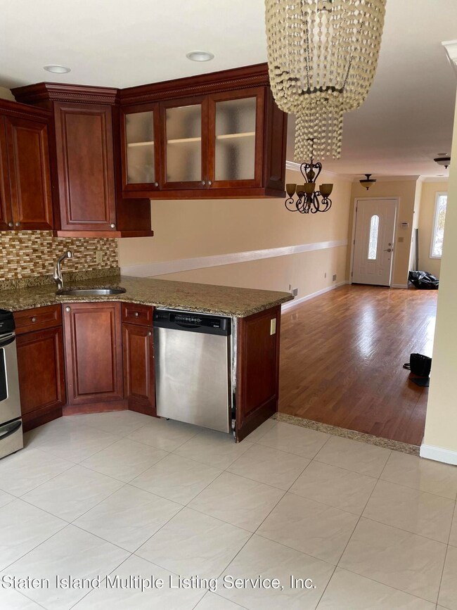 129 Ridgeway Ave unit 143, Staten Island, NY 10314 - photo 6