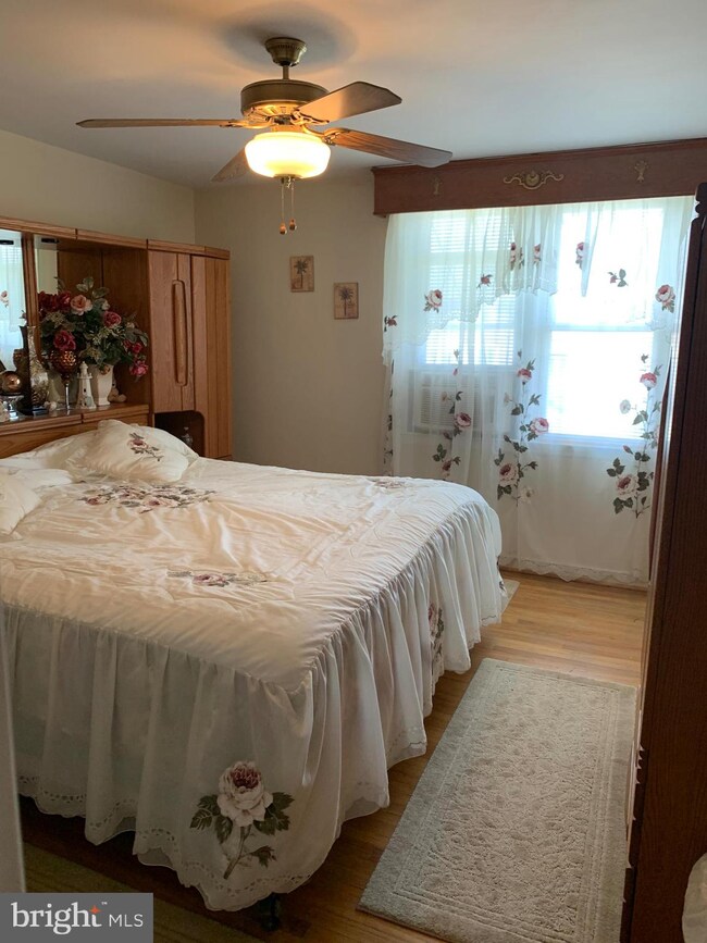 710 Oakwood Dr, Glenolden, PA 19036 - photo 3