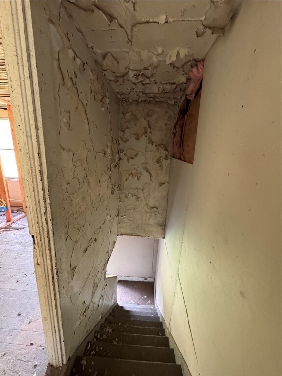 861 Koehlar Ave, Donora, PA 15033 - photo 6