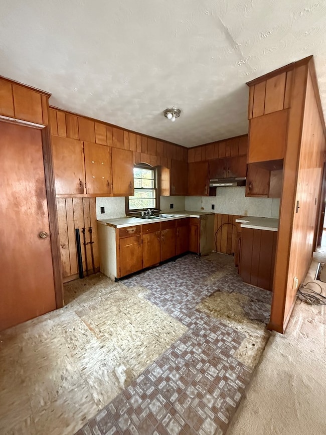 92 Community Ave, Chase City, VA 23924 - photo 2