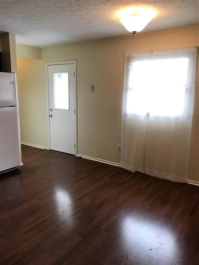 5495 eating space