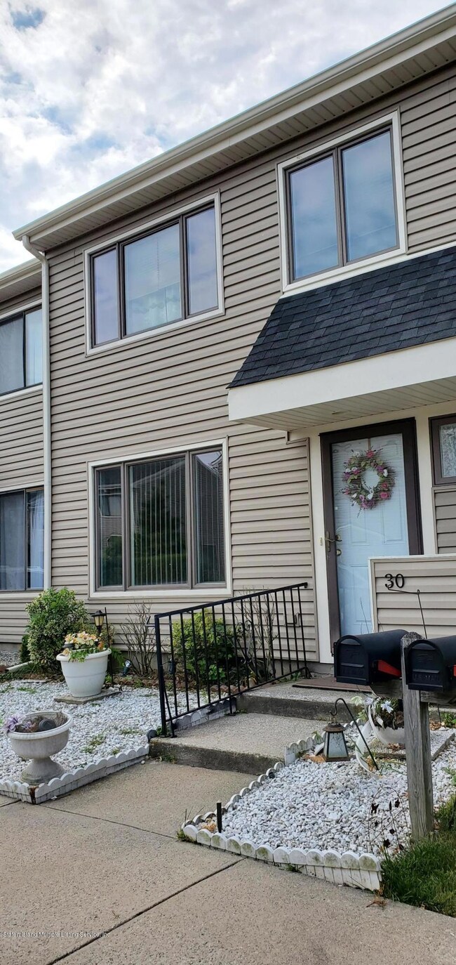 30 Larch Ct unit 116, Staten Island, NY 10309 - photo 2