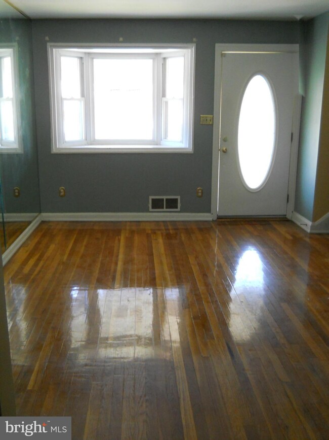 1104 Cooks Ln, Baltimore, MD 21229 - photo 4