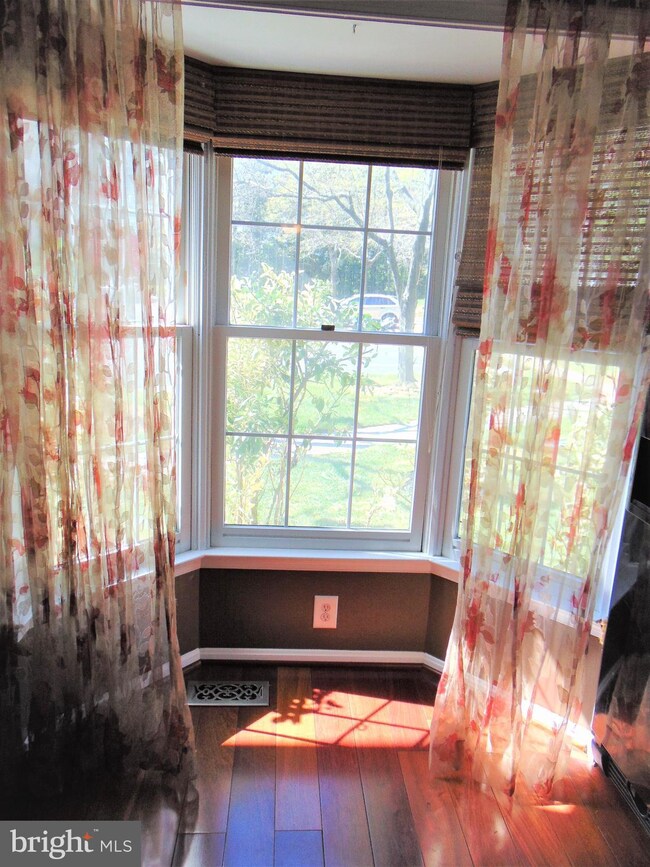 14235 Oakpointe Dr, Laurel, MD 20707 - photo 2