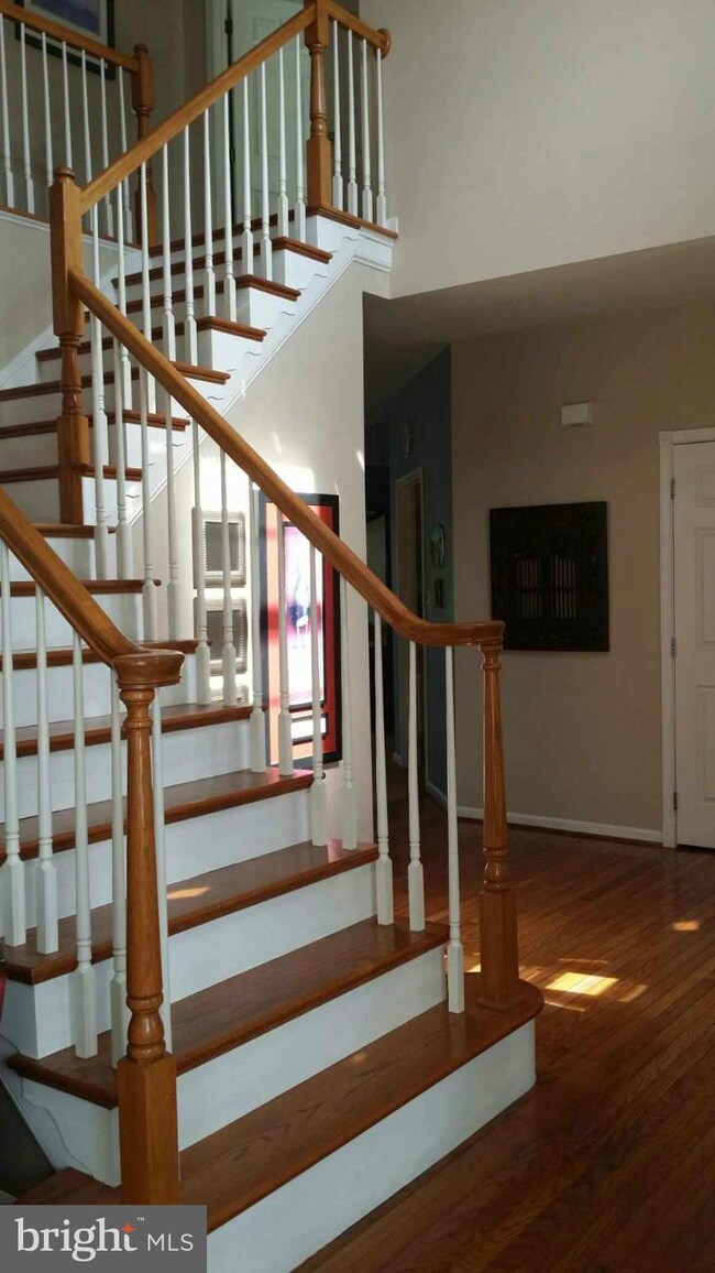 1307 Stable Farm Ct, Reston, VA 20194 - photo 2