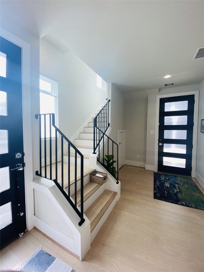 834 Fisher St unit A, Houston, TX 77018 - photo 2