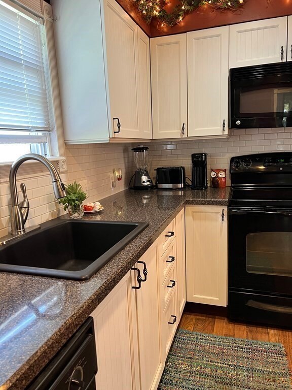 41 Ellsbree St, Chicopee, MA 01013 - photo 6
