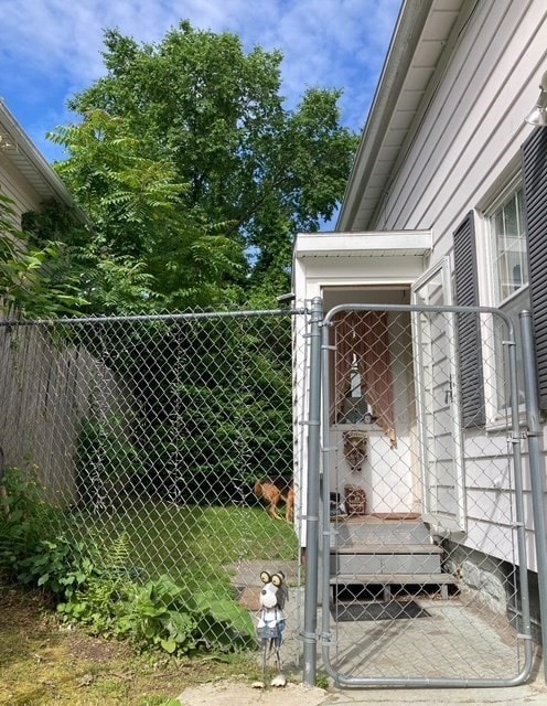 8 Prioulx St, Worcester, MA 01605 - photo 3