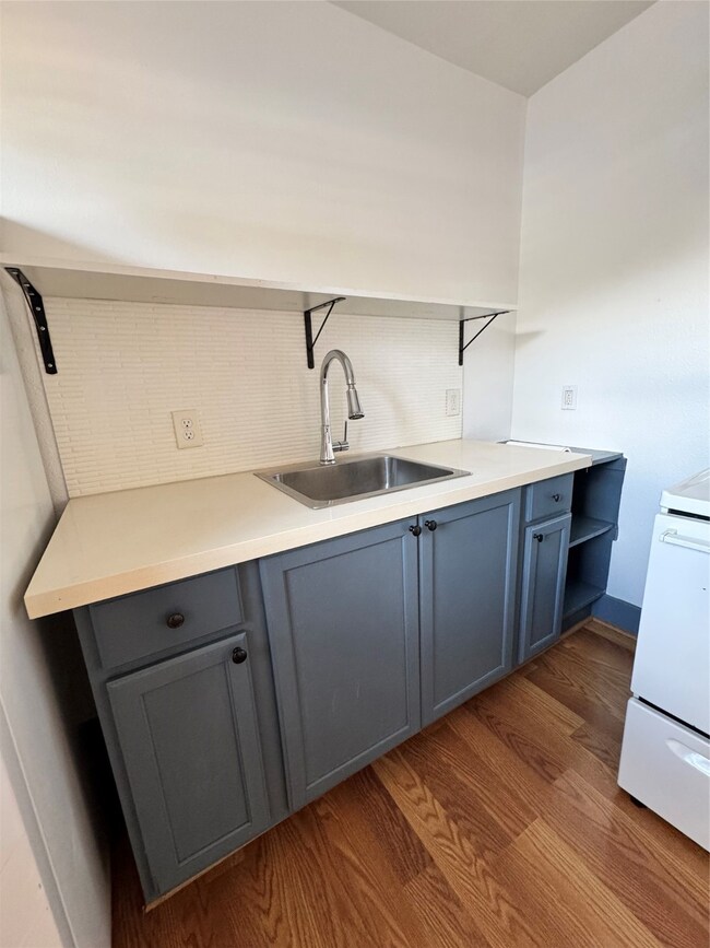 White quartz countertops with expose open shelving