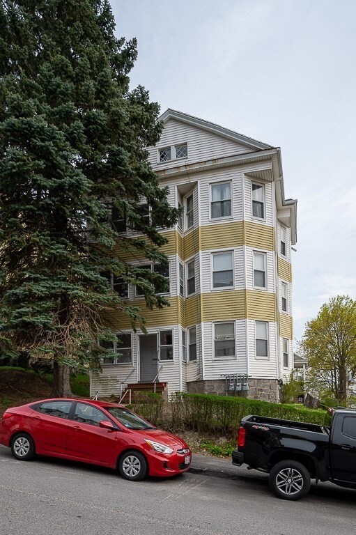 9 Caroline St, Worcester, MA 01604 - photo 3