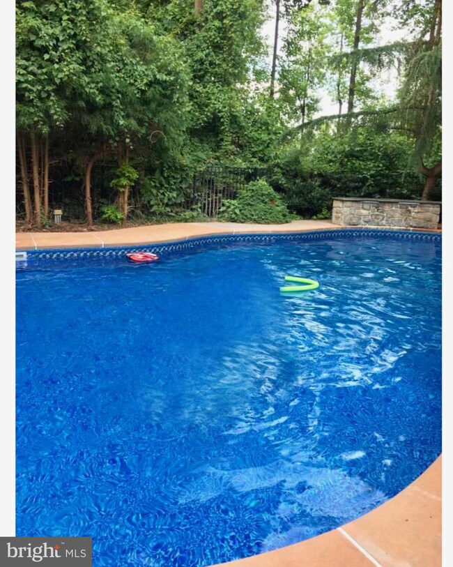 129 Lisa Ct, Mohnton, PA 19540 - photo 2