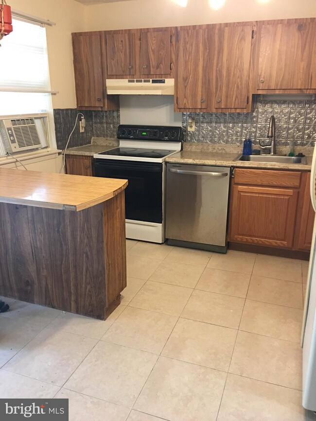 1580 Harford Square Dr, Edgewood, MD 21040 - photo 2