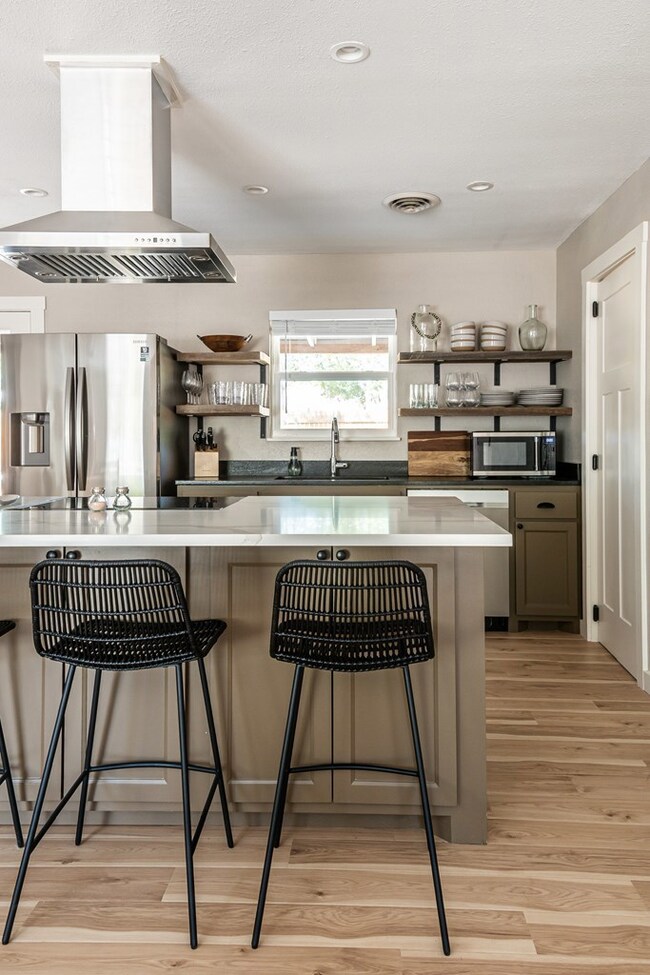 708 Sunset St, Fredericksburg, TX 78624 - photo 5