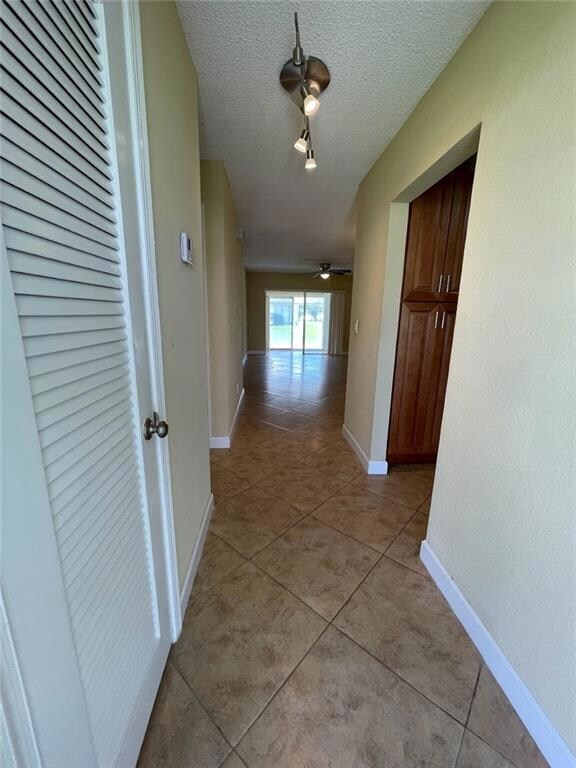 FOYER ENTRY