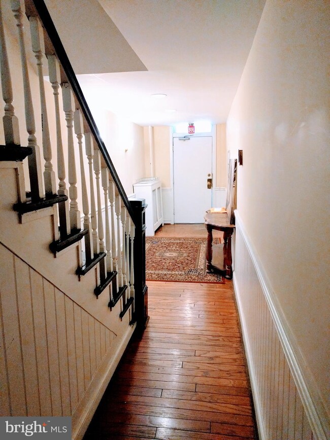 1300 35th St NW unit 4, Washington, DC 20007 - photo 3