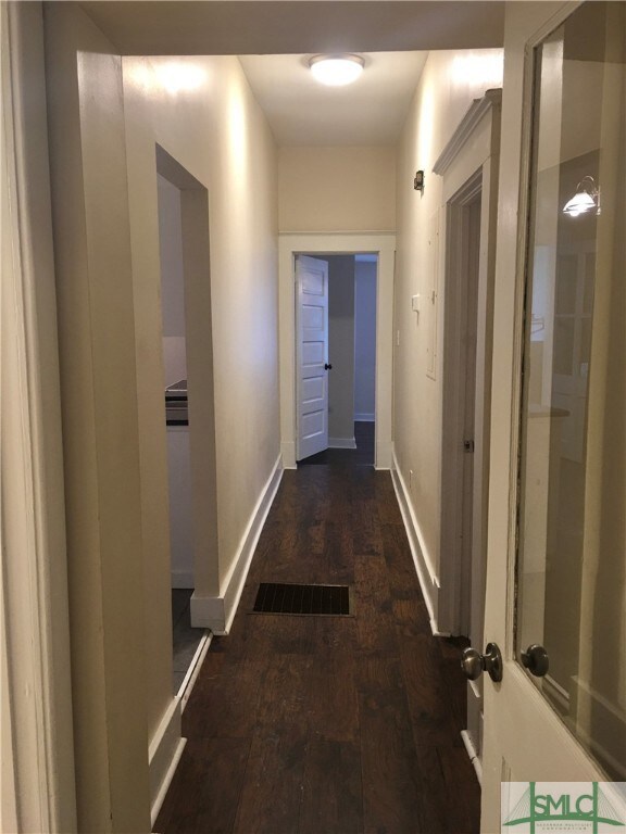 534 E Waldburg St unit Lower, Savannah, GA 31401 - photo 5