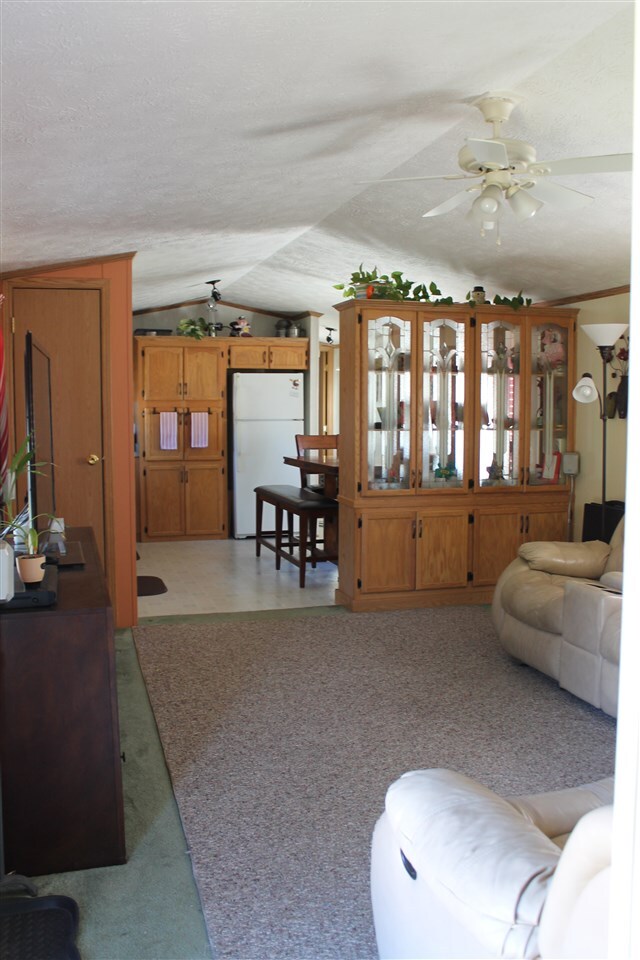 LR towards Kitchen