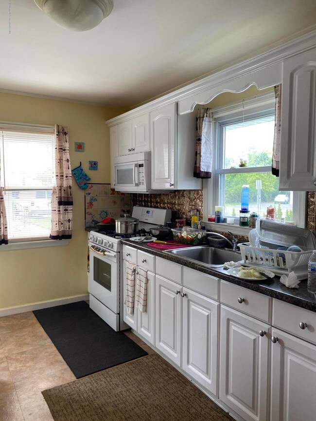 372 Broad St, Eatontown, NJ 07724 - photo 3