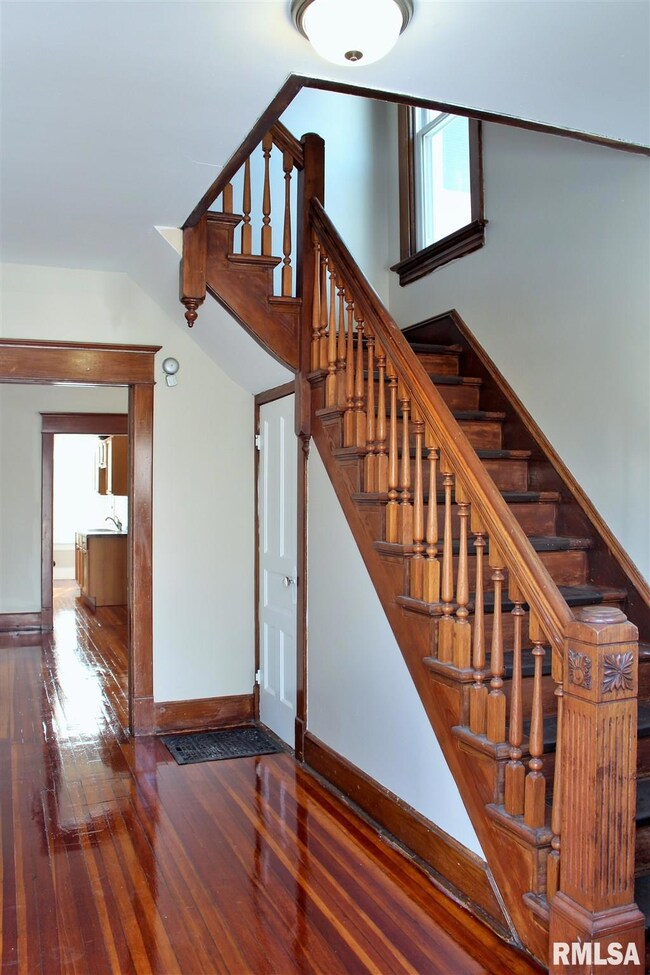 711 W 17th St, Davenport, IA 52804 - photo 6