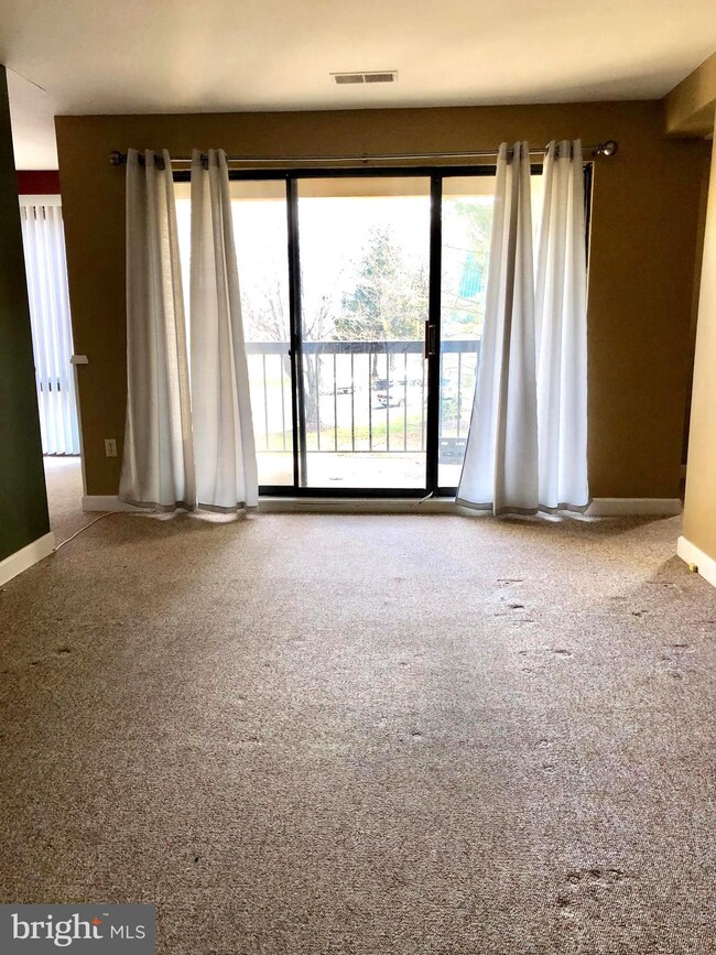 1000 Brinker Dr unit 201, Hagerstown, MD 21740 - photo 2