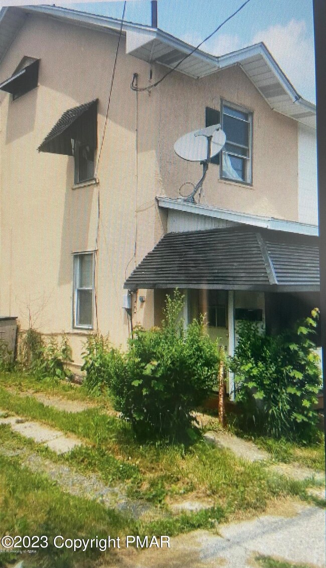 849 E Patterson St, Lansford, PA 18232 - photo 2