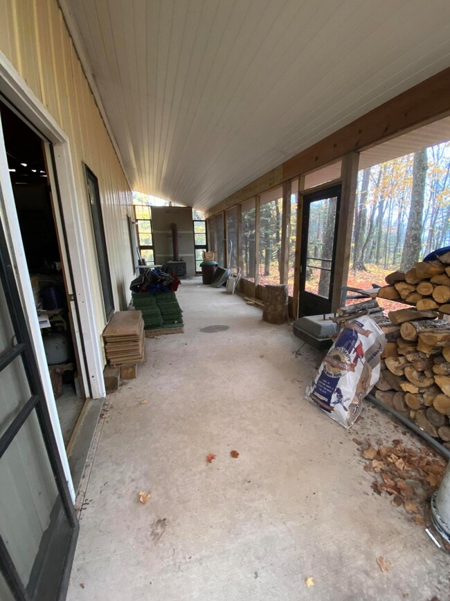 12 x 32 screen room