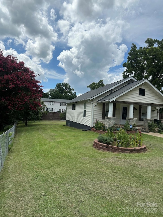 1208 N Davis Ave, Newton, NC 28658 - photo 5