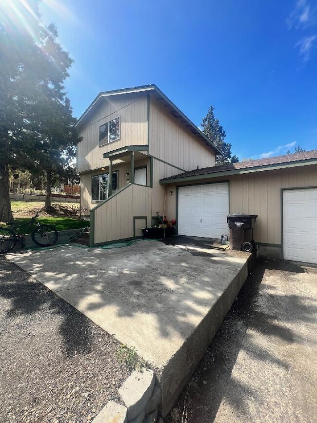 SW Volcano Ave 03