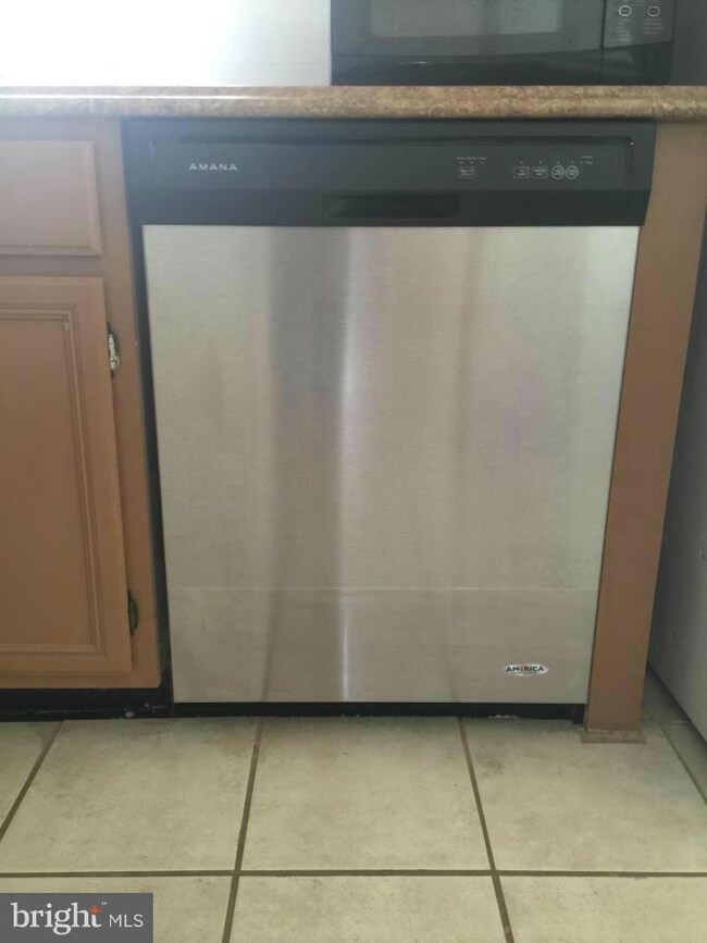 1052 Karen Blvd, Capitol Heights, MD 20743 - photo 3