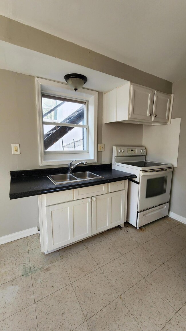 1920 Leland St unit A, North Charleston, SC 29405 - photo 5