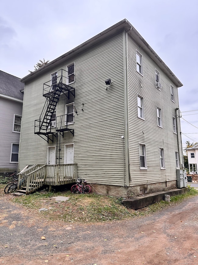 122 Willow St, Meriden, CT 06450 - photo 3