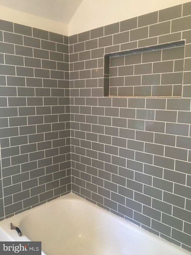 208 W 46th St, Reading, PA 19606 - photo 2