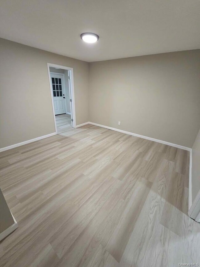 991 N Quaker Ln unit 995, Staatsburg, NY 12580 - photo 6