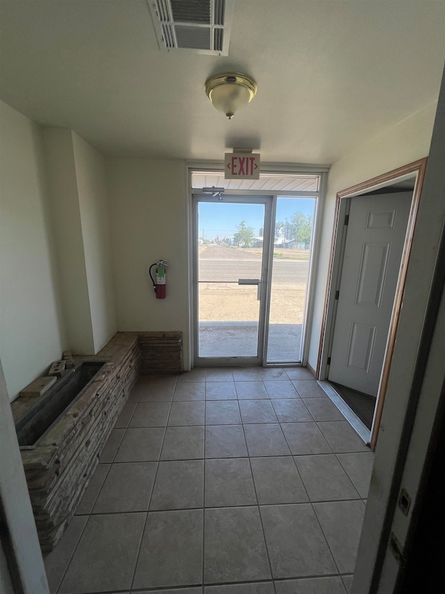 611 NE 4th St, Guymon, OK 73942 - photo 2