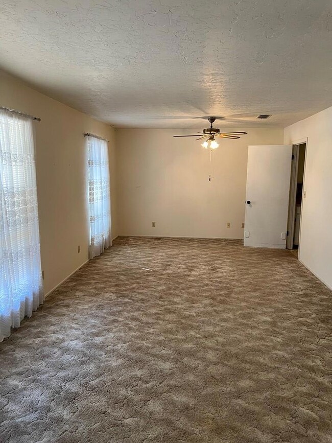 832 Mockingbird Ln, Nacogdoches, TX 75964 - photo 2