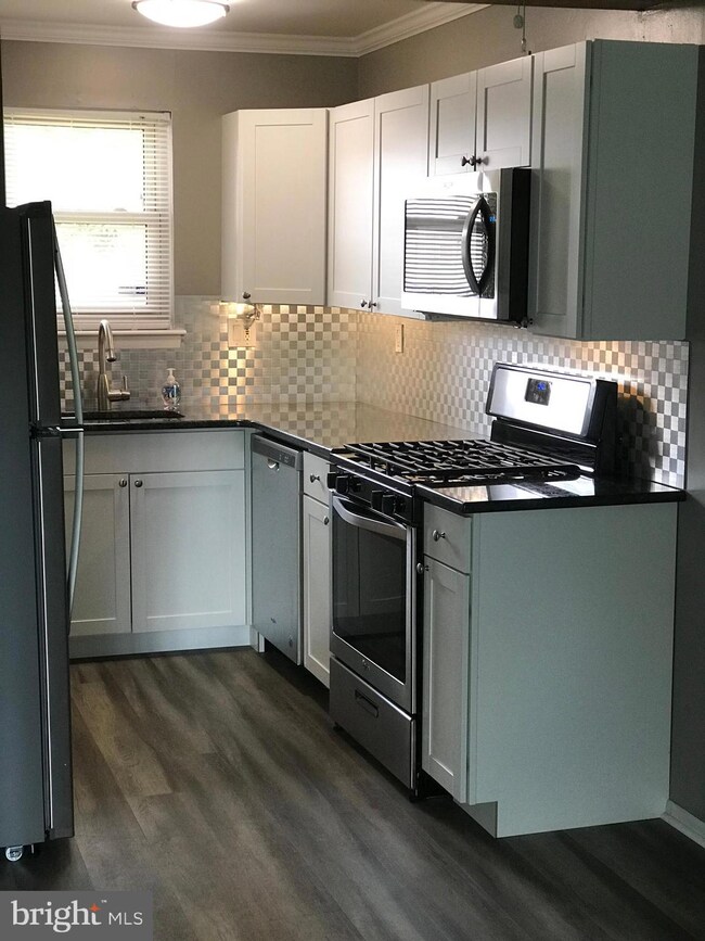 215 La Cascata, Clementon, NJ 08021 - photo 2