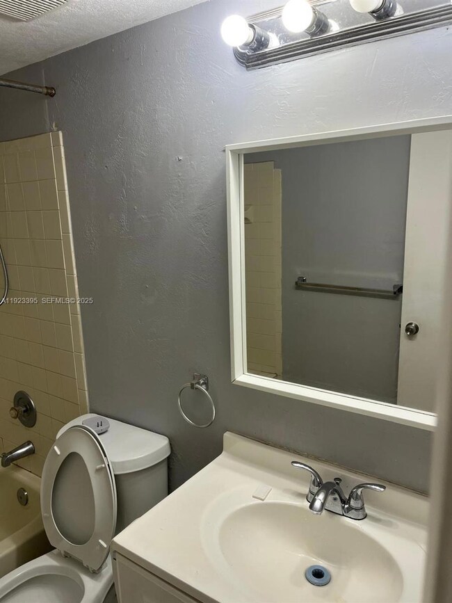 20320 NE 3rd Ct unit 7, Miami, FL 33179 - photo 6