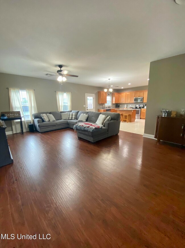 38 Meadow Path Cir, Picayune, MS 39466 - photo 2