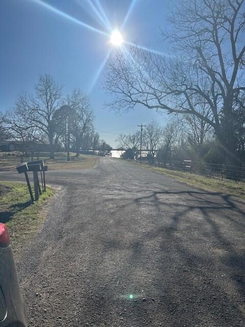Less that a quarter mile to the lake!