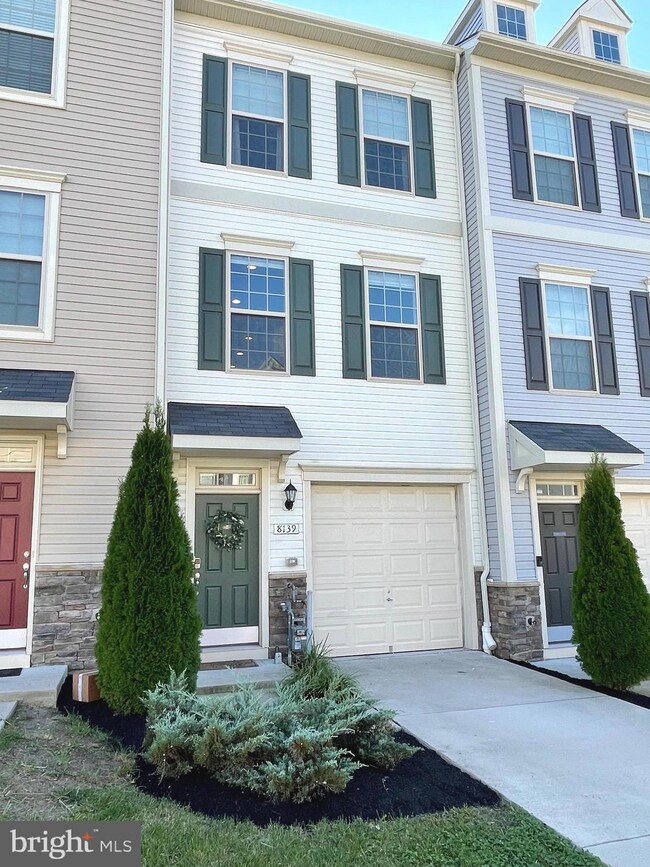 8139 Hollow Ct, Severn, MD 21144 - photo 2