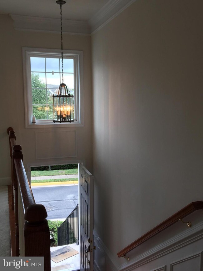 9247 Laurel Ridge Crossing Rd, Lorton, VA 22079 - photo 2