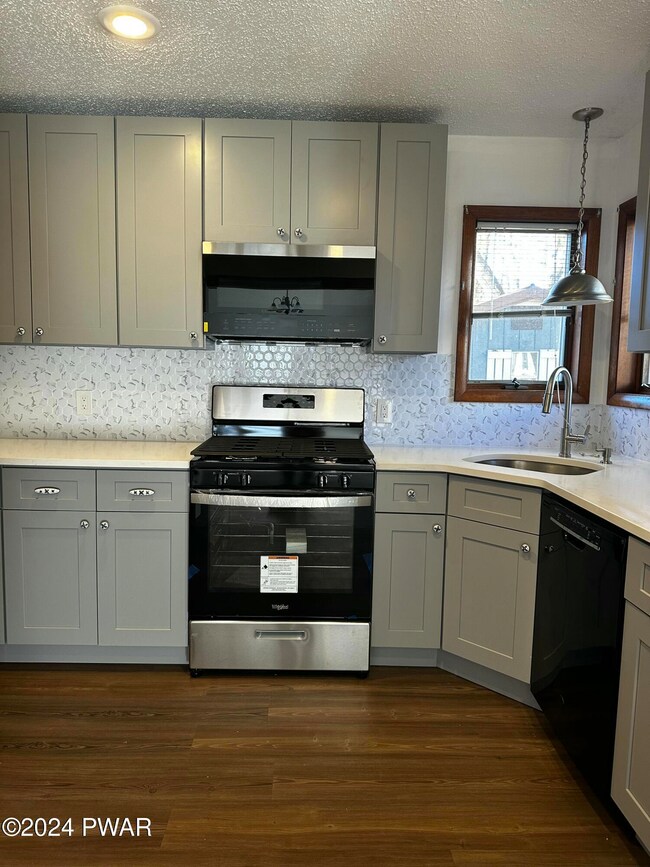 202 W Sarah St, Milford, PA 18337 - photo 7