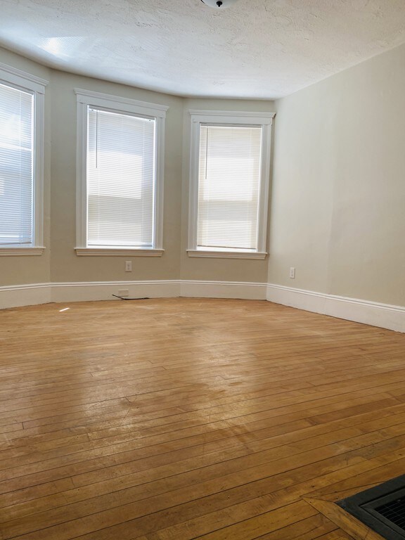 85-85A Sheridan St unit 1, Lynn, MA 01902 - photo 6