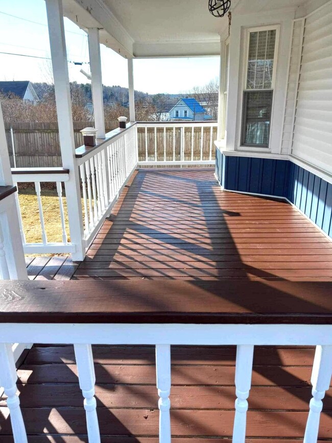 10-LAKEVIEW-FRONT-PORCH