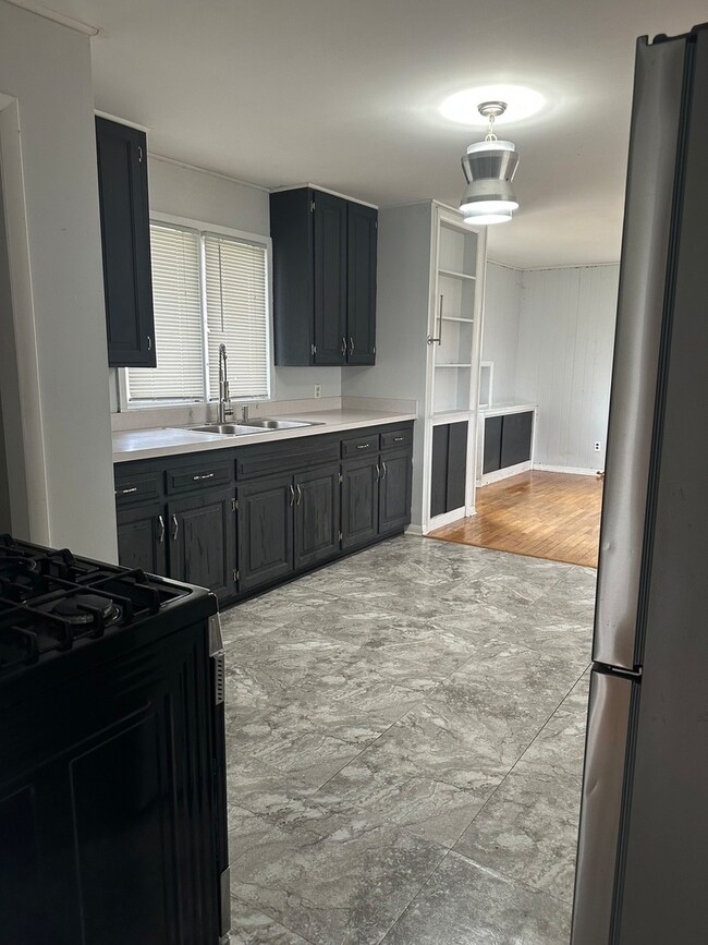 914 E Daggy St, Tuscola, IL 61953 - photo 6