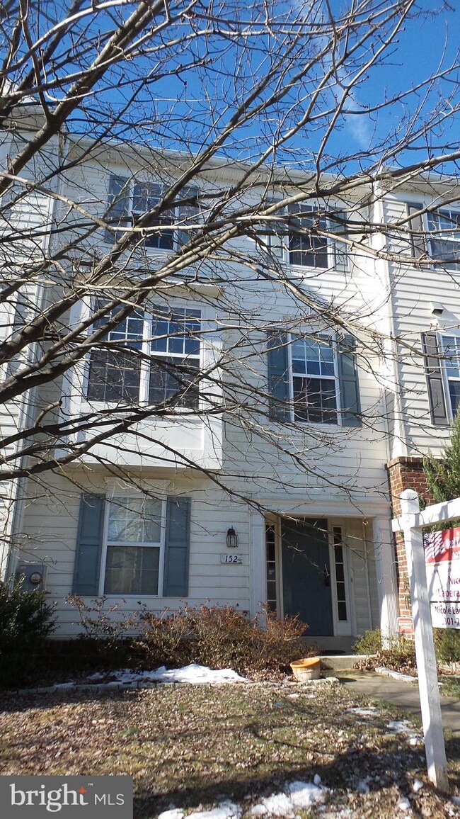152 Penwick Cir, Frederick, MD 21702 - photo 2
