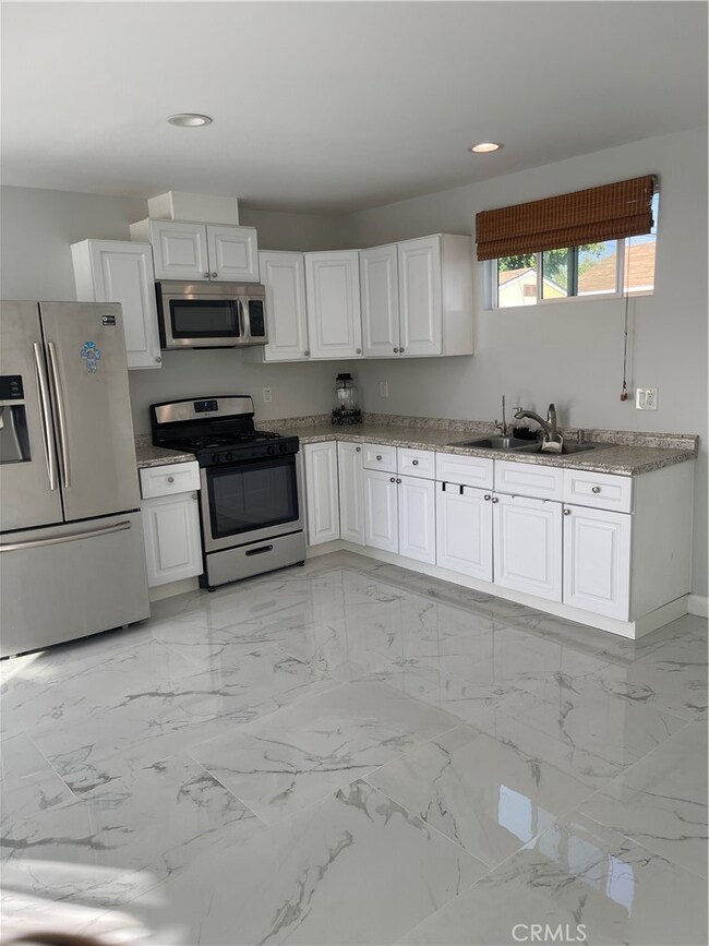 10310 Montgomery Ave, Los Angeles, CA 91344 - photo 4