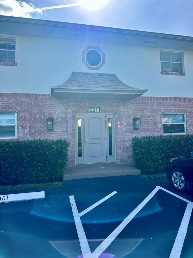 2011 S Seacrest Blvd unit A, Boynton Beach, FL 33435 - photo 2